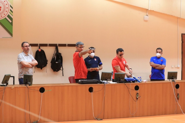 Bakan Kasapoğlu Olimpiyat Hazırlık Merkezini ziyaret etti